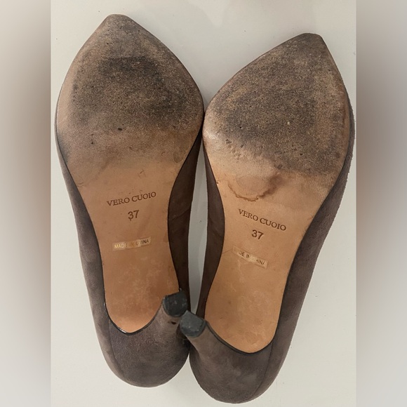 BARNEYS NEW YORK POINTED TOW SUEDE PUMPS - Picture 5 of 5